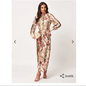 Long sleeve green floral print pleated dress!